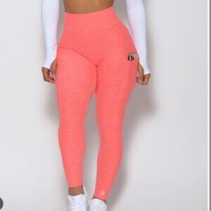 Like New! Bombshell Sportswear Curves Scrunch Leggings Coral in Size XS